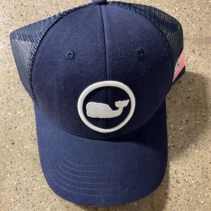 Vineyard Vines Mens (Whale Dot Trucker Hat)